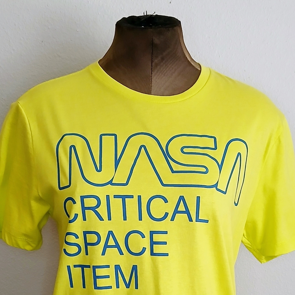 NWT Old Navy Size S NASA Graphic Tee - Neon Yellow Men’s T-Shirt - Picture 3 of 10